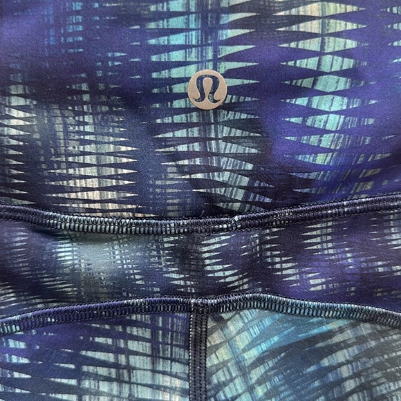 (6208) LULULEMON Invigorate High-Rise Tight 28" *Foil Sz 8 *LOVED - Picture 7 of 7